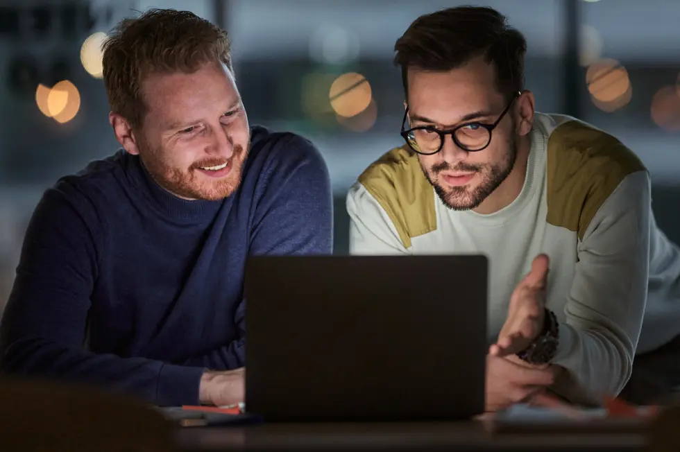 An employee works at their computer, protected against credential risk by Dashlane Omnix.
